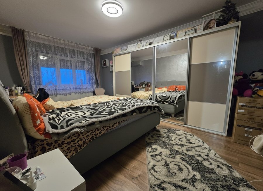 Bedroom photo before Pitchific optimization